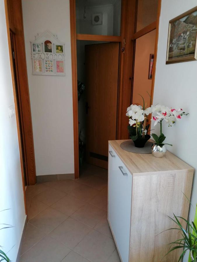 Apartment Marija Трогир Екстериор снимка